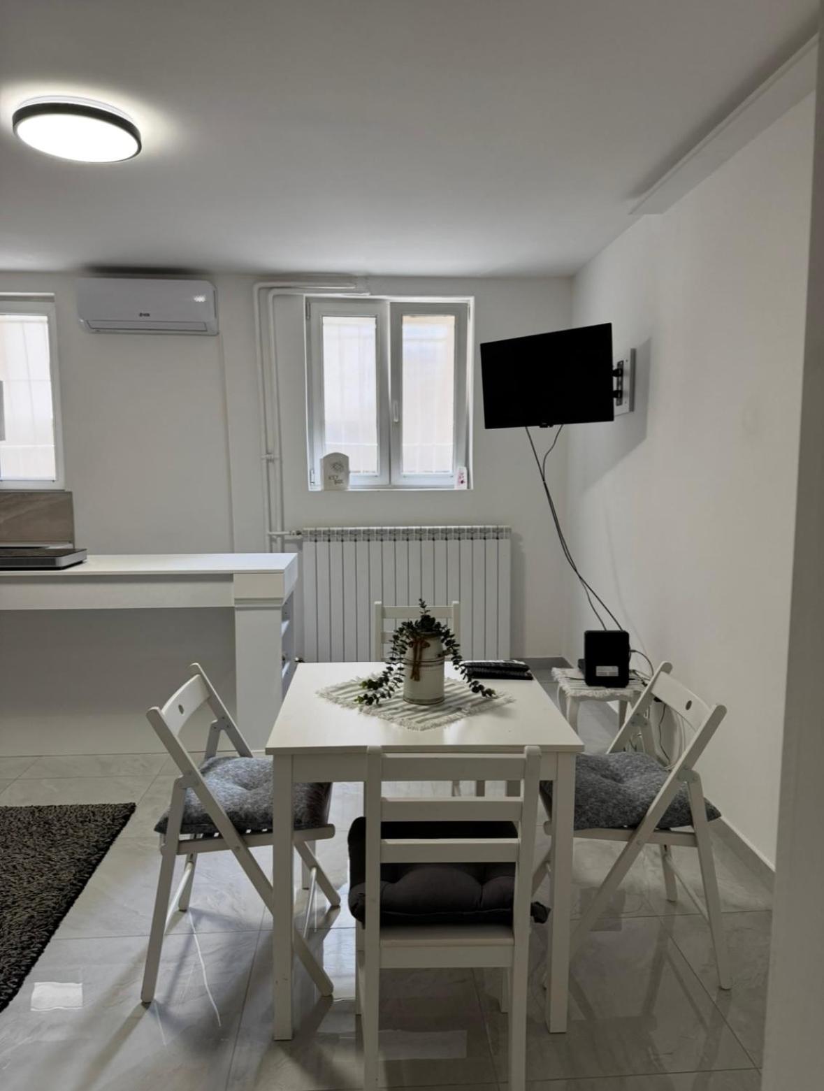 Alexandar13 Apartman Belgrád Kültér fotó